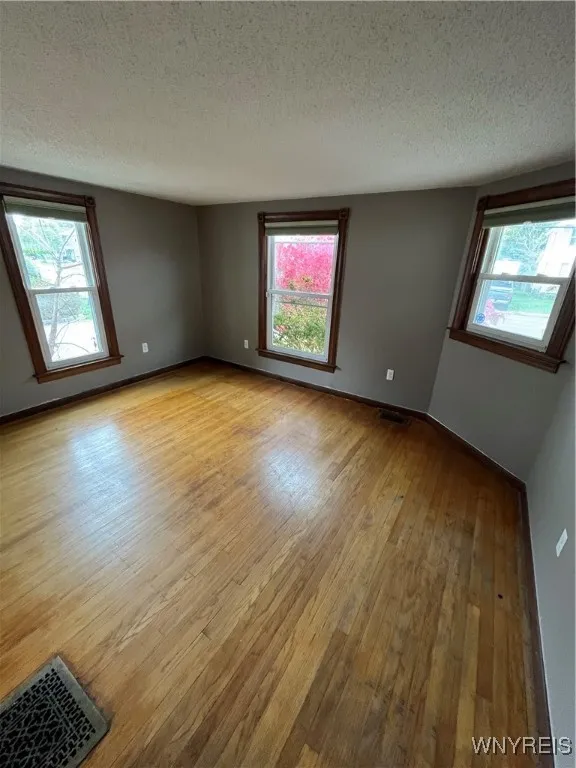 6067 East Avenue, Newfane, New York 14108, Newfane, New York 14108, 3 Bedrooms Bedrooms, 6 Rooms Rooms,1 BathroomBathrooms,Residential,For Sale,6067 East Avenue, Newfane, New York 14108,0,B1649844