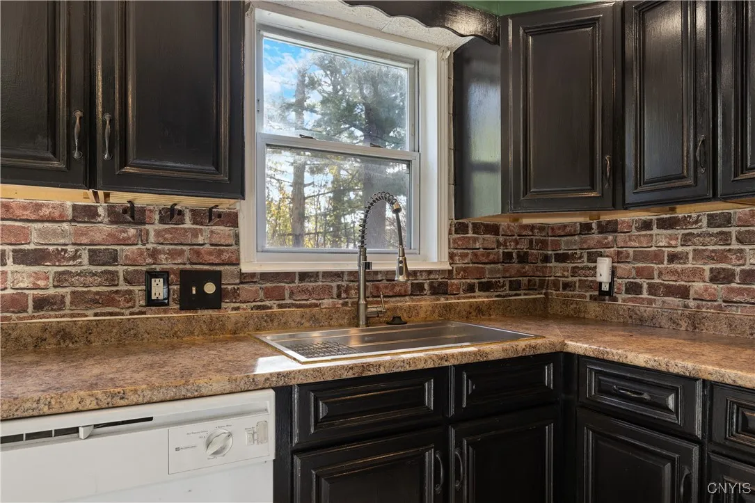 421 Fergerson Avenue, Clay, New York 13212, Clay, New York 13212, 4 Bedrooms Bedrooms, 7 Rooms Rooms,1 BathroomBathrooms,Residential,For Sale,421 Fergerson Avenue, Clay, New York 13212,0,S1649832