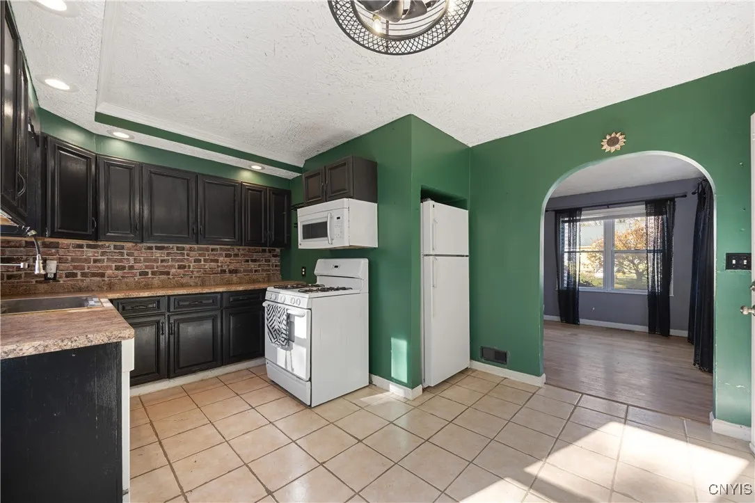 421 Fergerson Avenue, Clay, New York 13212, Clay, New York 13212, 4 Bedrooms Bedrooms, 7 Rooms Rooms,1 BathroomBathrooms,Residential,For Sale,421 Fergerson Avenue, Clay, New York 13212,0,S1649832