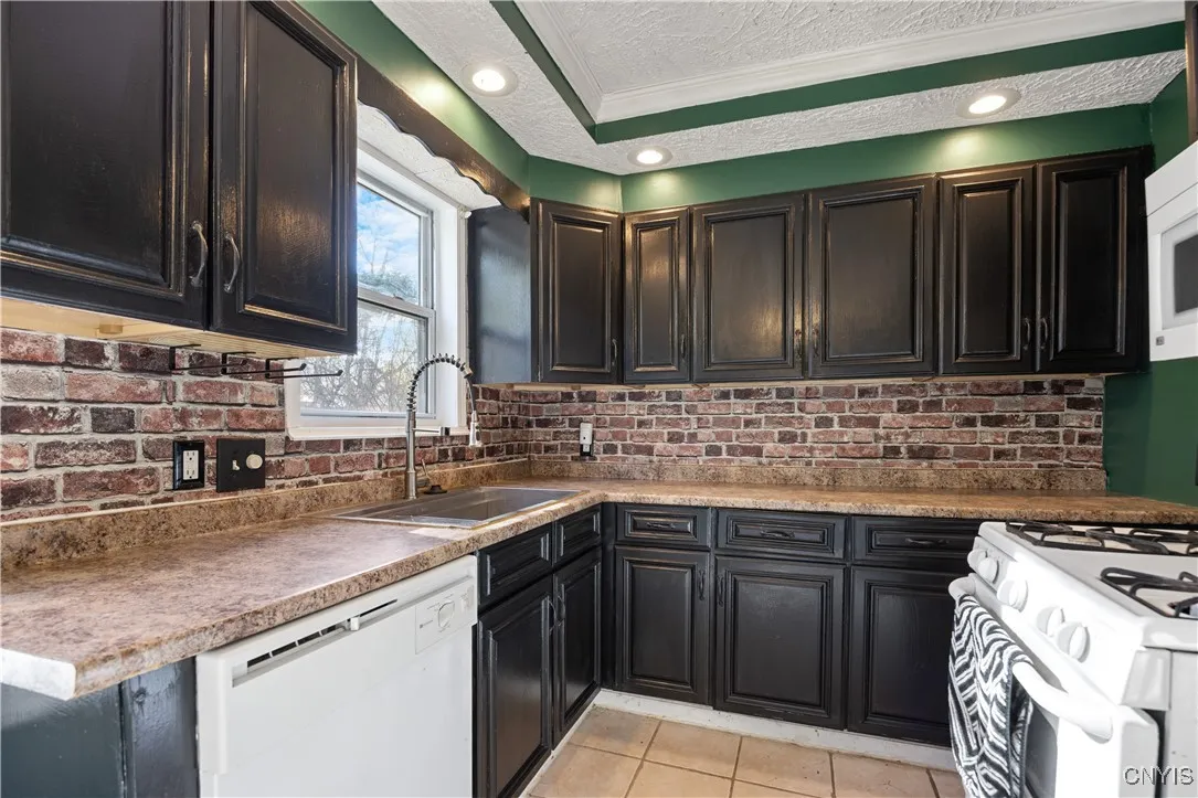 421 Fergerson Avenue, Clay, New York 13212, Clay, New York 13212, 4 Bedrooms Bedrooms, 7 Rooms Rooms,1 BathroomBathrooms,Residential,For Sale,421 Fergerson Avenue, Clay, New York 13212,0,S1649832