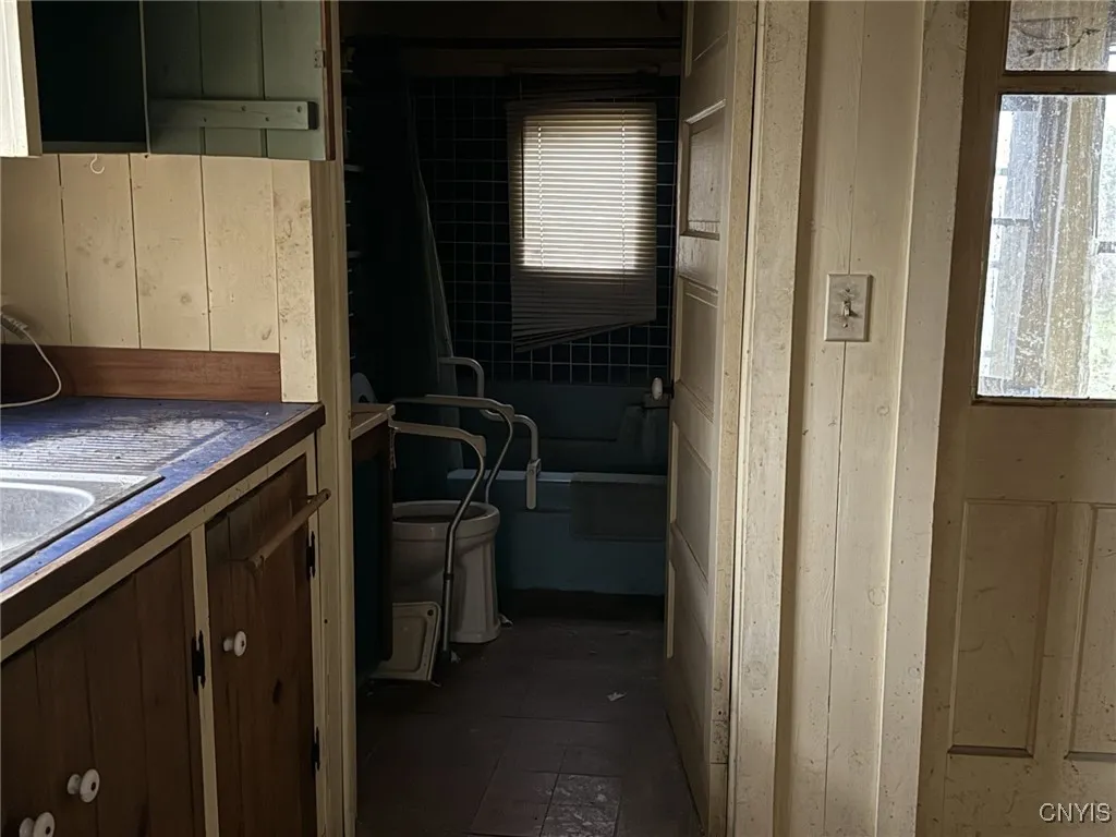 9091 Beach Road, Lenox, New York 13032, Lenox, New York 13032, 5 Bedrooms Bedrooms, 8 Rooms Rooms,1 BathroomBathrooms,Residential,For Sale,9091 Beach Road, Lenox, New York 13032,0,S1649628