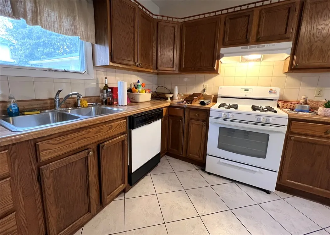 912 Magee Street, Elmira City, New York 14901, Elmira City, New York 14901, 4 Bedrooms Bedrooms, ,2 BathroomsBathrooms,Residential,For Sale,912 Magee Street, Elmira City, New York 14901,0,R1646787