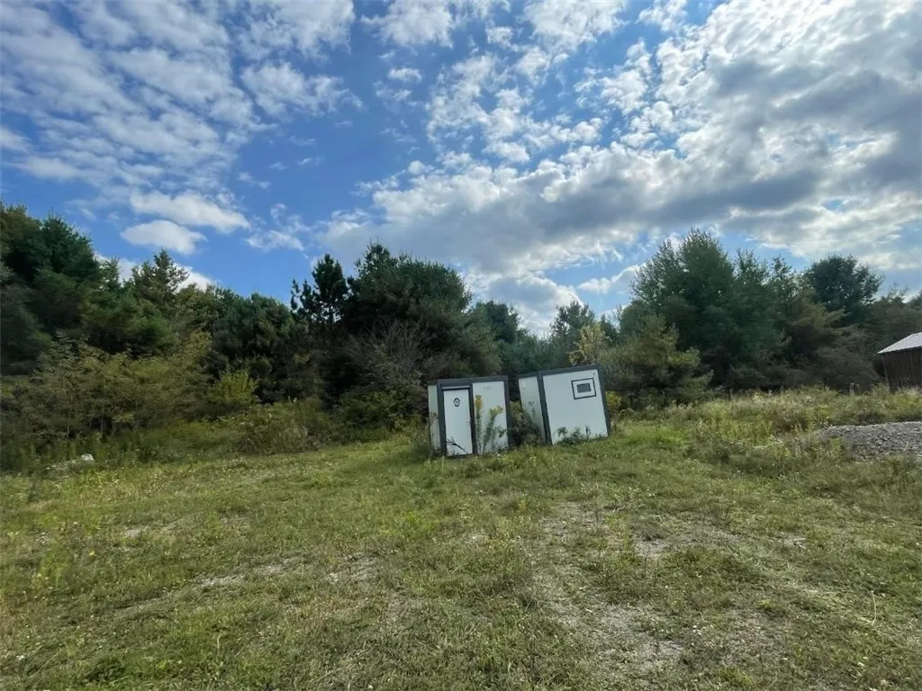 2 Bathrooms with showers