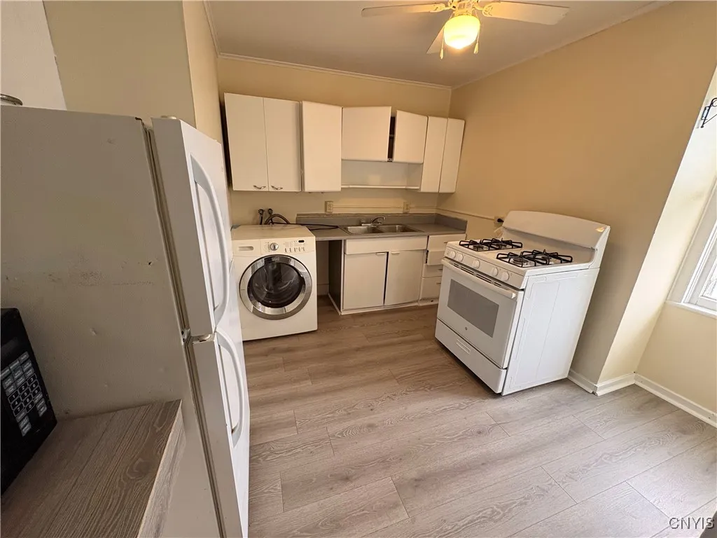 12 Frazee Street, Auburn, New York 13021, Auburn, New York 13021, 2 Bedrooms Bedrooms, 5 Rooms Rooms,1 BathroomBathrooms,Residential Lease,For Rent,12 Frazee Street, Auburn, New York 13021,0,S1649852