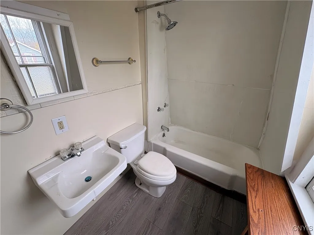 12 Frazee Street, Auburn, New York 13021, Auburn, New York 13021, 2 Bedrooms Bedrooms, 5 Rooms Rooms,1 BathroomBathrooms,Residential Lease,For Rent,12 Frazee Street, Auburn, New York 13021,0,S1649852