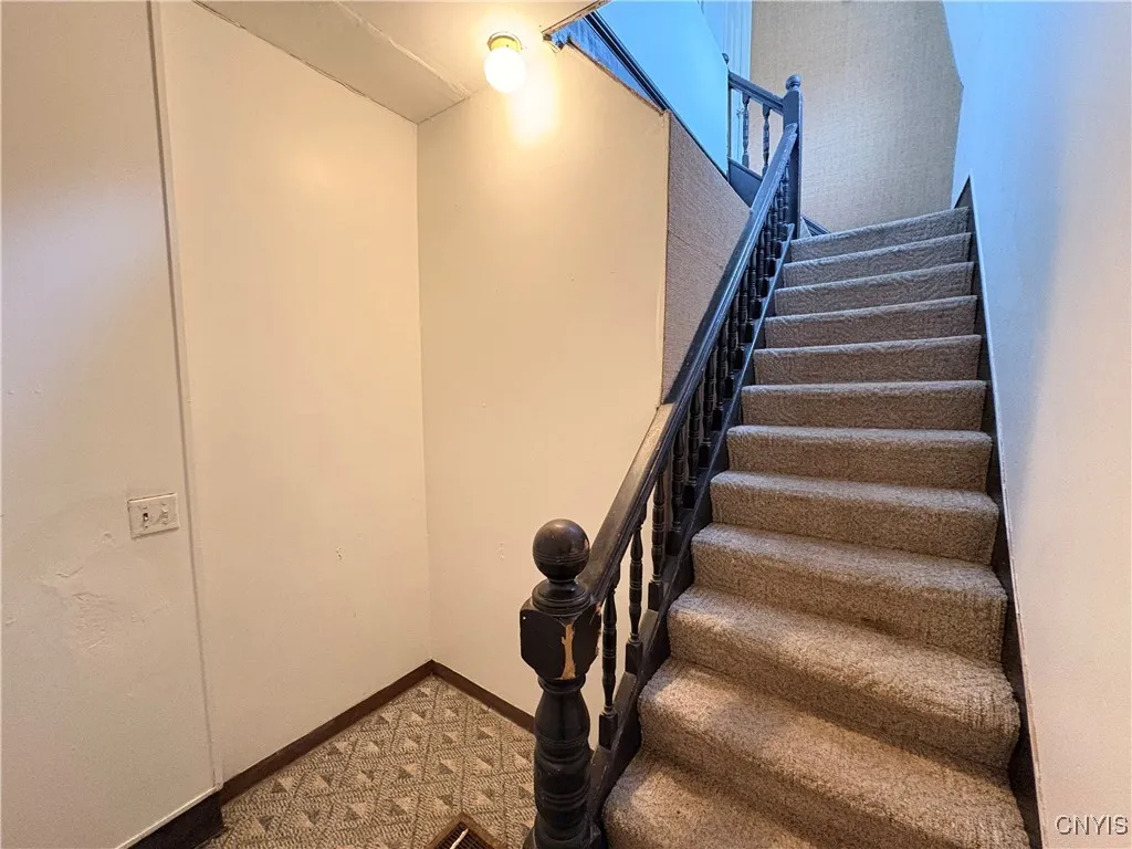 12 Frazee Street, Auburn, New York 13021, Auburn, New York 13021, 2 Bedrooms Bedrooms, 5 Rooms Rooms,1 BathroomBathrooms,Residential Lease,For Rent,12 Frazee Street, Auburn, New York 13021,0,S1649852