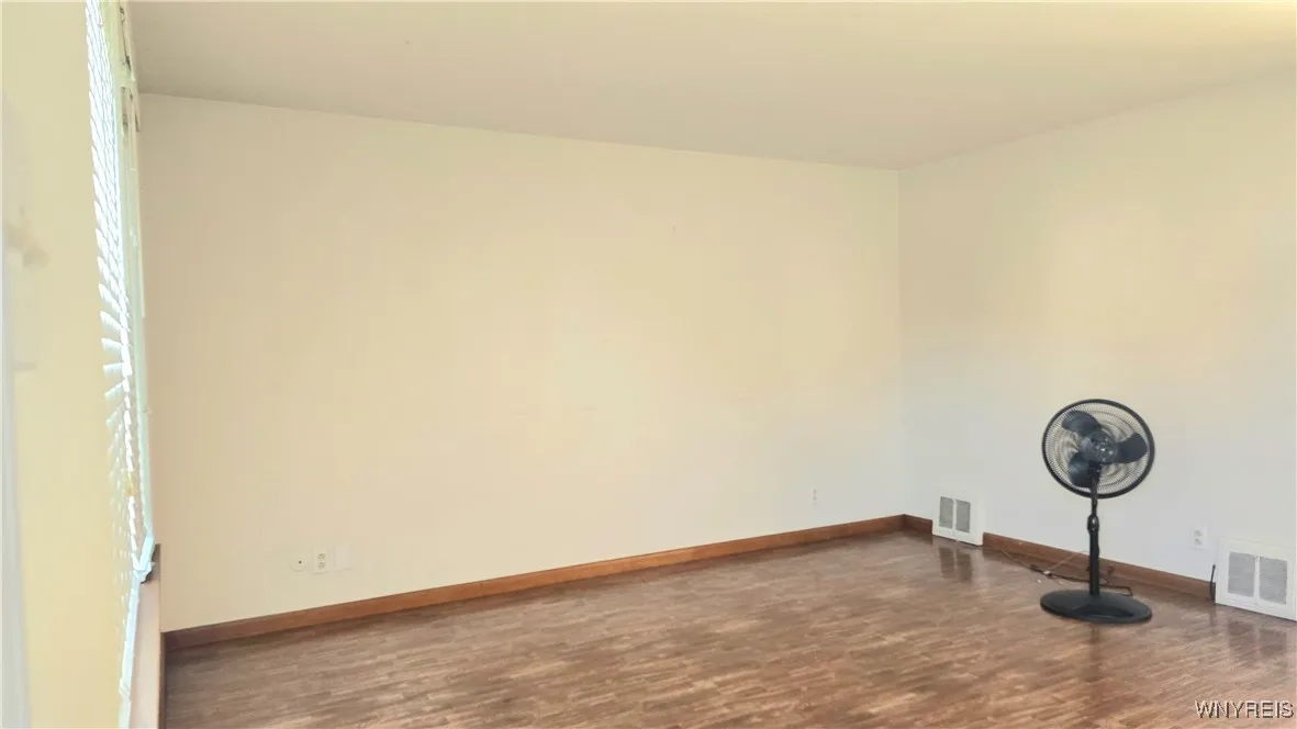 26 Alcona Avenue, Amherst, New York 14226, Amherst, New York 14226, 2 Bedrooms Bedrooms, 4 Rooms Rooms,1 BathroomBathrooms,Residential Lease,For Rent,26 Alcona Avenue, Amherst, New York 14226,0,B1648879