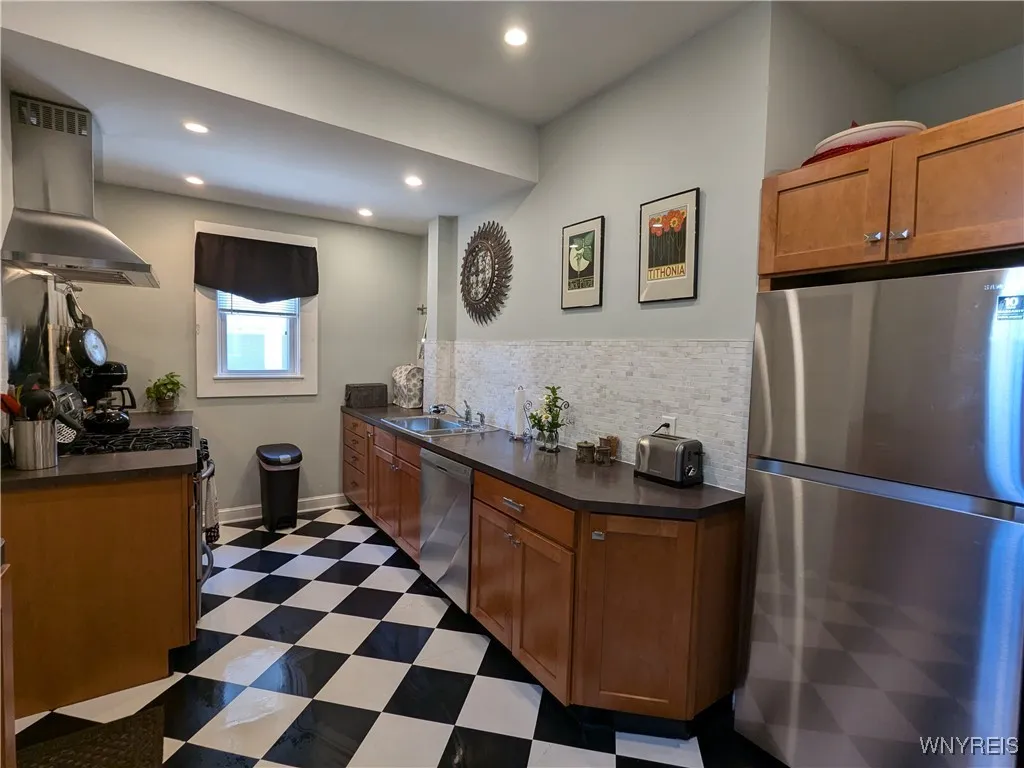 656 Lafayette Avenue, Buffalo, New York 14222, Buffalo, New York 14222, 1 Bedroom Bedrooms, 6 Rooms Rooms,1 BathroomBathrooms,Residential Lease,For Rent,656 Lafayette Avenue, Buffalo, New York 14222,0,B1649872