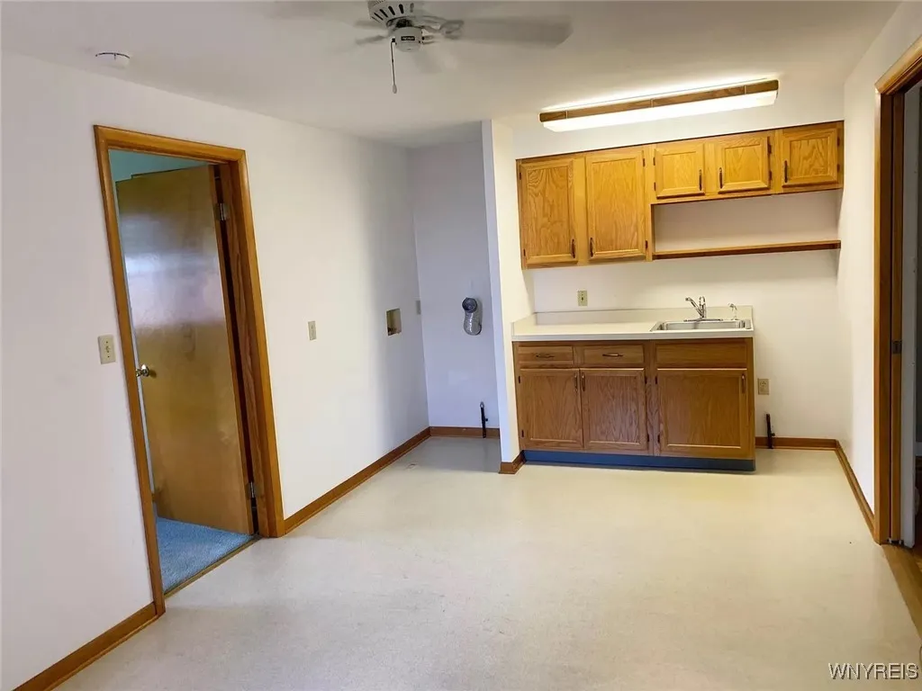 123 Ava Lane, Amherst, New York 14221, Amherst, New York 14221, 5 Bedrooms Bedrooms, 9 Rooms Rooms,2 BathroomsBathrooms,Residential Lease,For Rent,123 Ava Lane, Amherst, New York 14221,0,B1649873