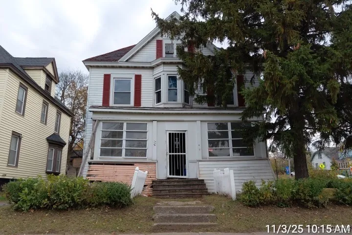 411 Garfield Avenue 17, Syracuse, New York 13205, Syracuse, New York 13205, 4 Bedrooms Bedrooms, 6 Rooms Rooms,1 BathroomBathrooms,Residential,For Sale,411 Garfield Avenue 17, Syracuse, New York 13205,0,S1649687