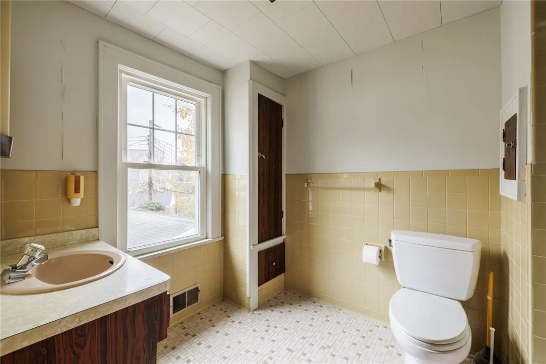 859 Thurston Road, Rochester, New York 14619, Rochester, New York 14619, 3 Bedrooms Bedrooms, 6 Rooms Rooms,1 BathroomBathrooms,Residential,For Sale,859 Thurston Road, Rochester, New York 14619,0,R1649436