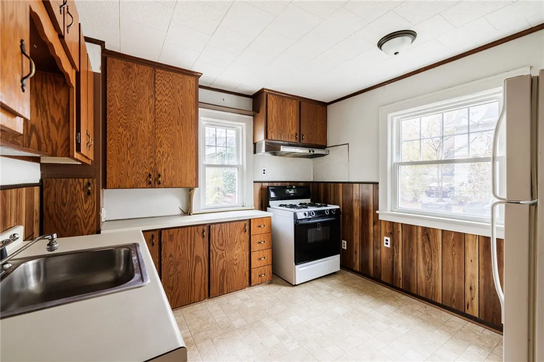 859 Thurston Road, Rochester, New York 14619, Rochester, New York 14619, 3 Bedrooms Bedrooms, 6 Rooms Rooms,1 BathroomBathrooms,Residential,For Sale,859 Thurston Road, Rochester, New York 14619,0,R1649436