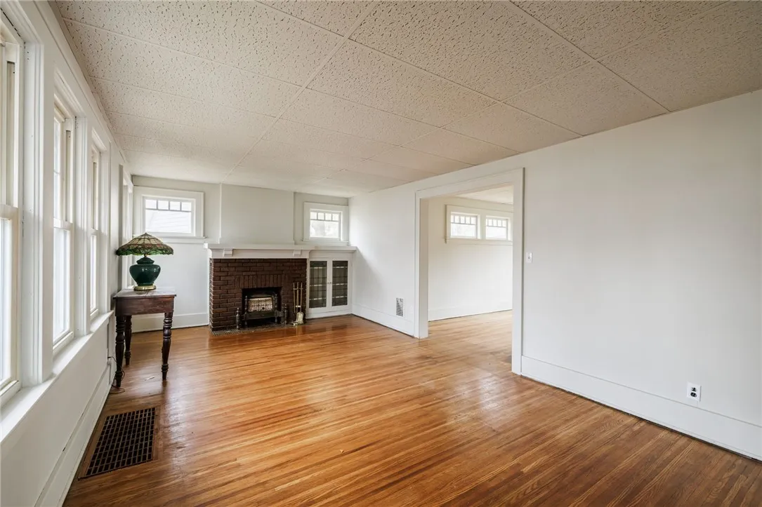 859 Thurston Road, Rochester, New York 14619, Rochester, New York 14619, 3 Bedrooms Bedrooms, 6 Rooms Rooms,1 BathroomBathrooms,Residential,For Sale,859 Thurston Road, Rochester, New York 14619,0,R1649436
