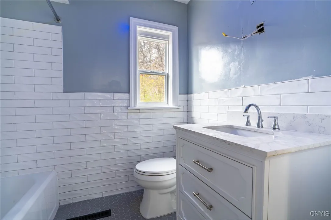 26 Burwell Street, Little Falls City, New York 133, Little Falls City, New York 13365, 6 Bedrooms Bedrooms, 19 Rooms Rooms,3 BathroomsBathrooms,Residential,For Sale,26 Burwell Street, Little Falls City, New York 133,0,S1649705