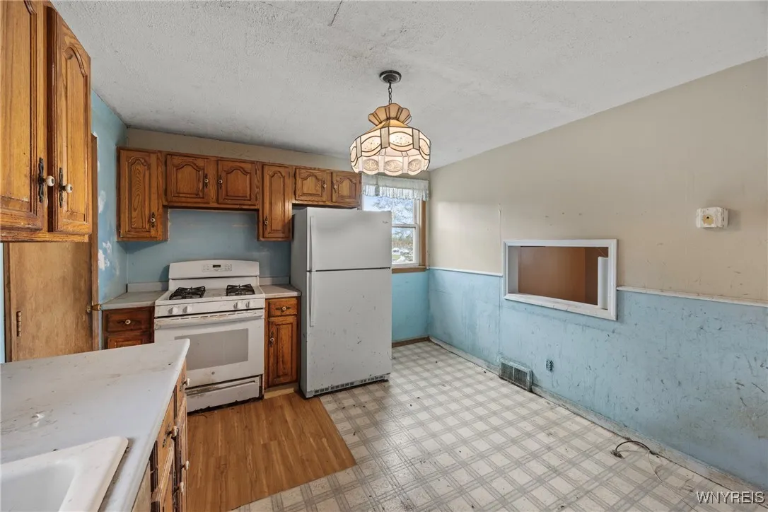 5390 Abel Road, Hamburg, New York 14075, Hamburg, New York 14075, 4 Bedrooms Bedrooms, 9 Rooms Rooms,1 BathroomBathrooms,Residential,For Sale,5390 Abel Road, Hamburg, New York 14075,0,B1649882