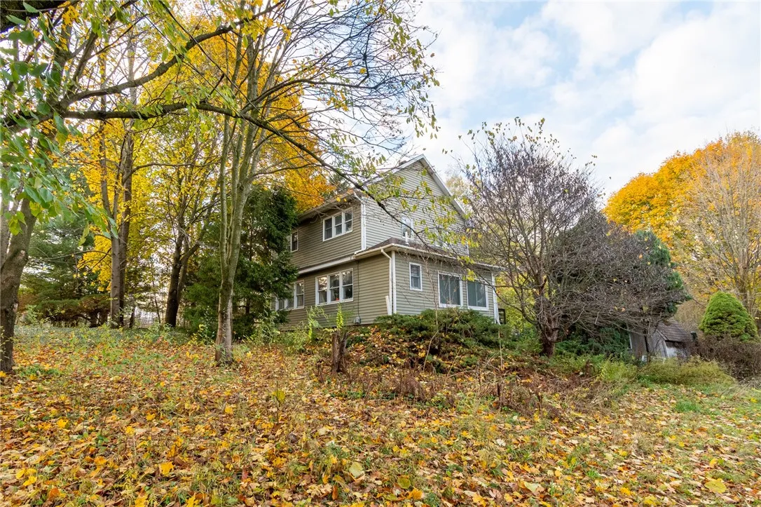 Built on a SLIGHT SLOPE on one side - keeps the basement super dry!