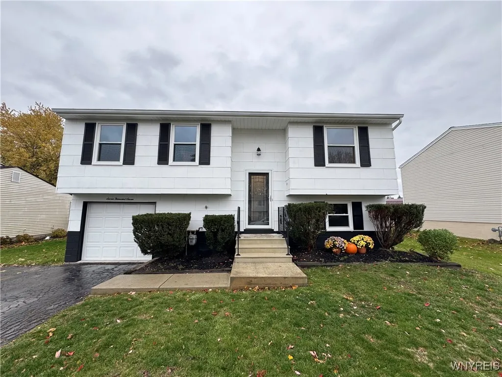 7007 Northview Drive, Lockport Town, New York 1409, Lockport Town, New York 14094, 3 Bedrooms Bedrooms, 10 Rooms Rooms,1 BathroomBathrooms,Residential,For Sale,7007 Northview Drive, Lockport Town, New York 1409,0,B1649821