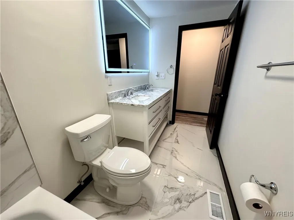 7007 Northview Drive, Lockport Town, New York 1409, Lockport Town, New York 14094, 3 Bedrooms Bedrooms, 10 Rooms Rooms,1 BathroomBathrooms,Residential,For Sale,7007 Northview Drive, Lockport Town, New York 1409,0,B1649821