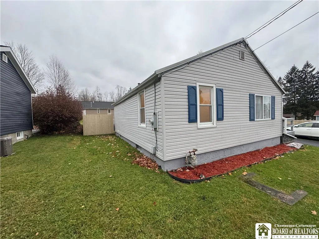 55 West 5th Street, Ellicott, New York 14701, Ellicott, New York 14701, 3 Bedrooms Bedrooms, 7 Rooms Rooms,1 BathroomBathrooms,Residential,For Sale,55 West 5th Street, Ellicott, New York 14701,0,R1649865