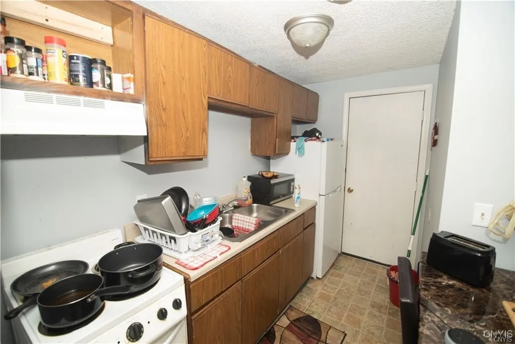 600 South Ave, Syracuse, New York 13207, Syracuse, New York 13207, 6 Bedrooms Bedrooms, ,Multi Family,For Sale,600 South Ave, Syracuse, New York 13207,0,S1649223