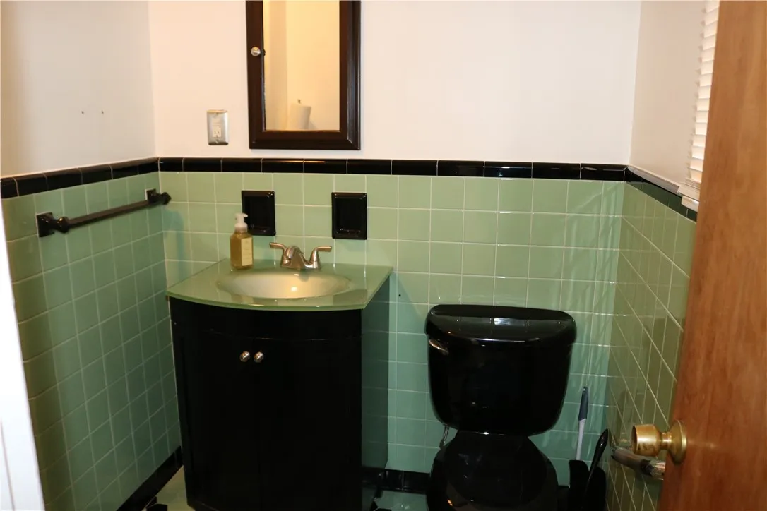 2628 Ridgeway Avenue, Greece, New York 14626, Greece, New York 14626, 3 Bedrooms Bedrooms, 6 Rooms Rooms,1 BathroomBathrooms,Residential,For Sale,2628 Ridgeway Avenue, Greece, New York 14626,0,R1649690