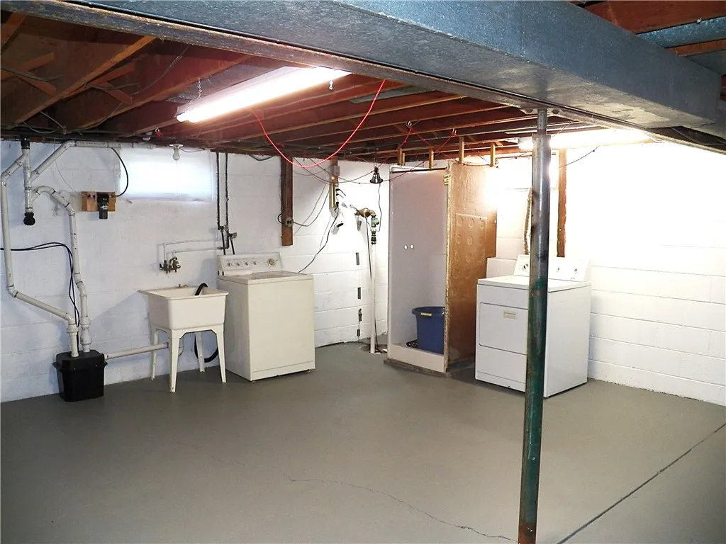 2628 Ridgeway Avenue, Greece, New York 14626, Greece, New York 14626, 3 Bedrooms Bedrooms, 6 Rooms Rooms,1 BathroomBathrooms,Residential,For Sale,2628 Ridgeway Avenue, Greece, New York 14626,0,R1649690