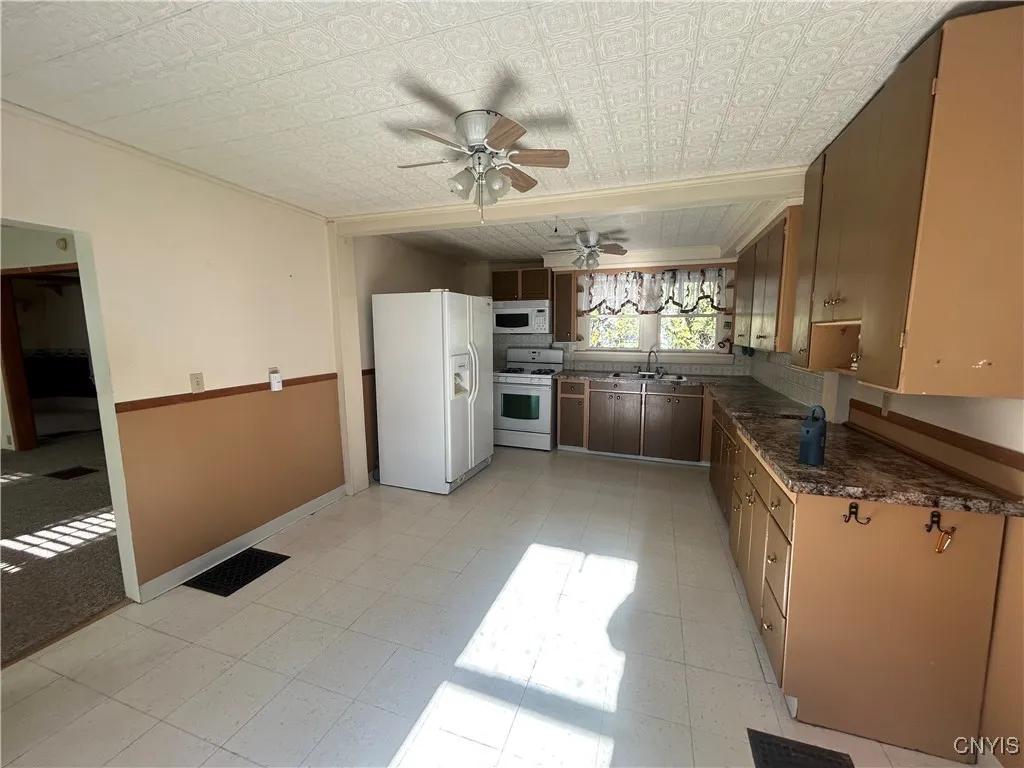 110 Spencer St Street, Lenox, New York 13032, Lenox, New York 13032, 3 Bedrooms Bedrooms, 6 Rooms Rooms,1 BathroomBathrooms,Residential,For Sale,110 Spencer St Street, Lenox, New York 13032,0,S1649313