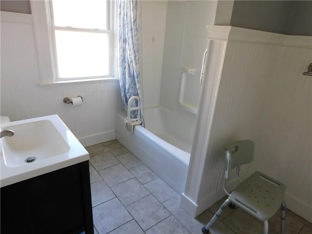 125 West High, Rochester, New York 14619, Rochester, New York 14619, 3 Bedrooms Bedrooms, 7 Rooms Rooms,1 BathroomBathrooms,Residential Lease,For Rent,125 West High, Rochester, New York 14619,0,R1649656