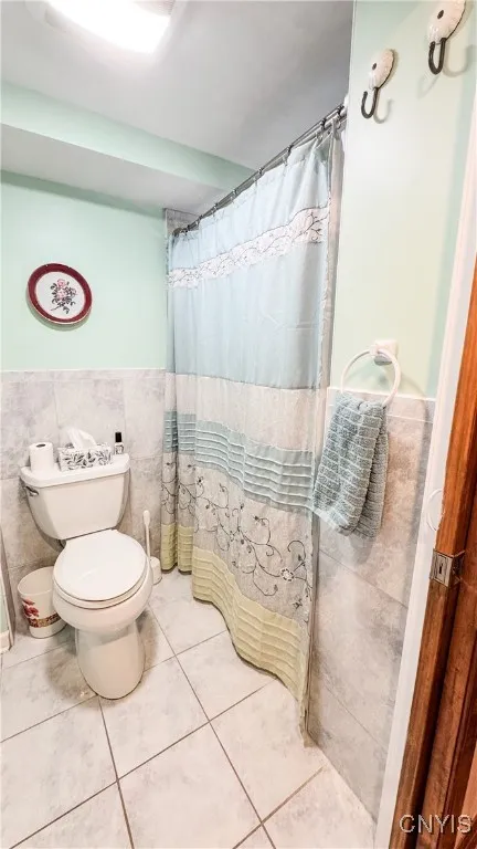 Full Bathroom (2nd basement)