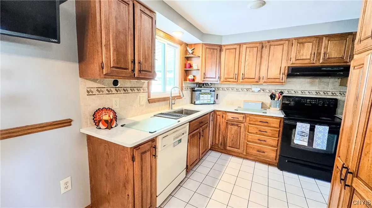 5317 Fortuna Parkway, Clay, New York 13041, Clay, New York 13041, 3 Bedrooms Bedrooms, 8 Rooms Rooms,2 BathroomsBathrooms,Residential,For Sale,5317 Fortuna Parkway, Clay, New York 13041,0,S1649059