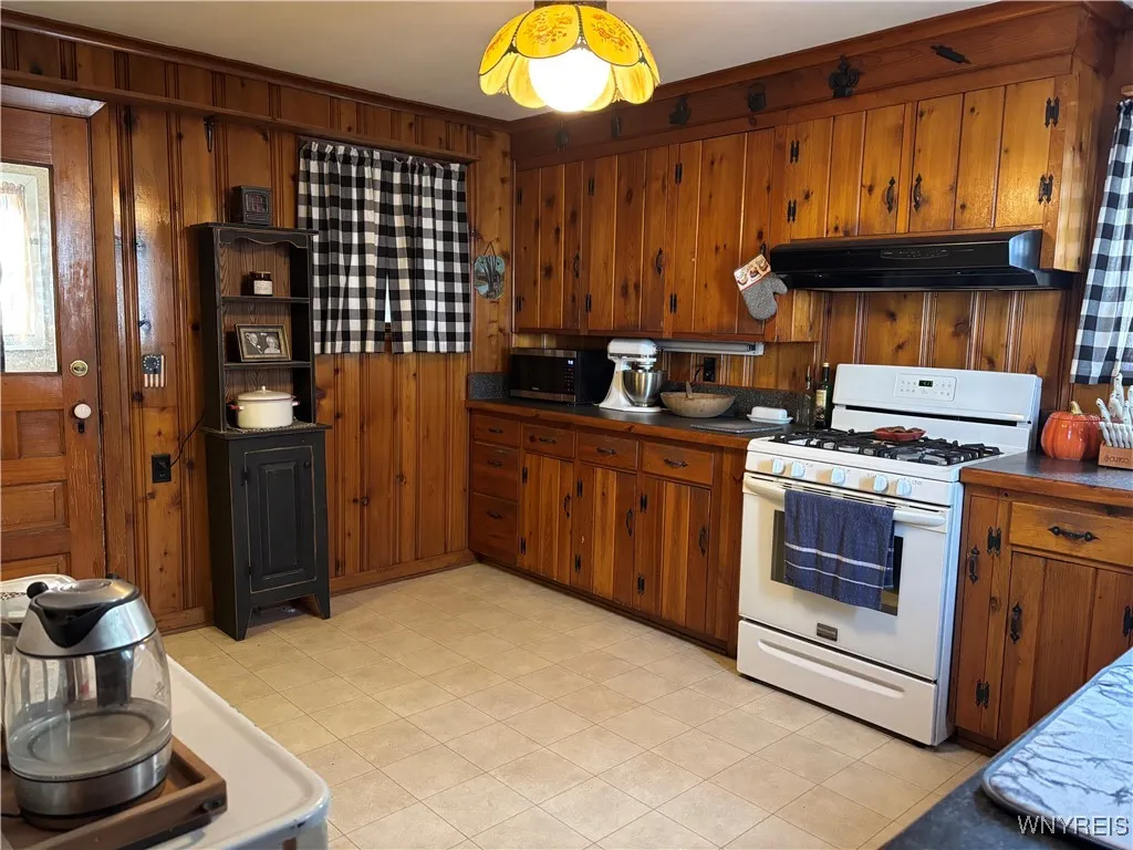 14 Third Avenue, Franklinville, New York 14737, Franklinville, New York 14737, 4 Bedrooms Bedrooms, 10 Rooms Rooms,1 BathroomBathrooms,Residential,For Sale,14 Third Avenue, Franklinville, New York 14737,0,B1649876