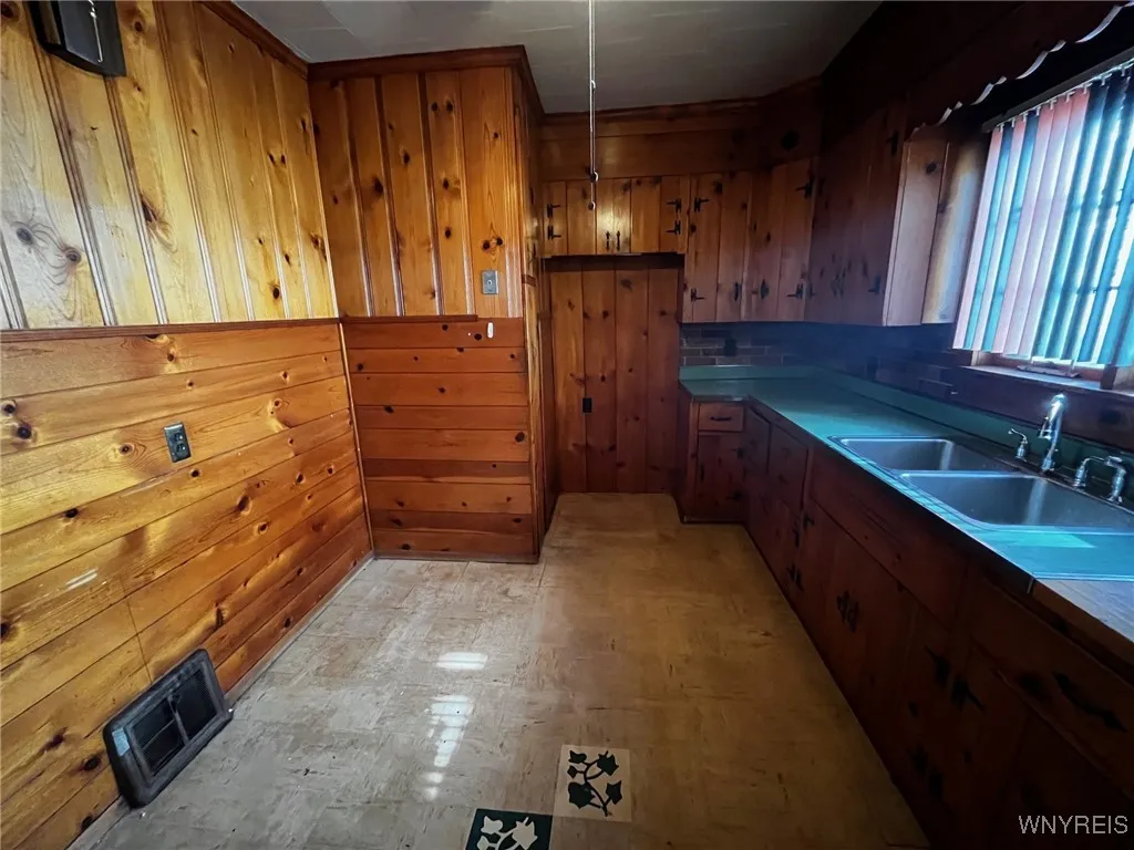 87 Hagen Street, Buffalo, New York 14211, Buffalo, New York 14211, 4 Bedrooms Bedrooms, 7 Rooms Rooms,1 BathroomBathrooms,Residential,For Sale,87 Hagen Street, Buffalo, New York 14211,0,B1649264