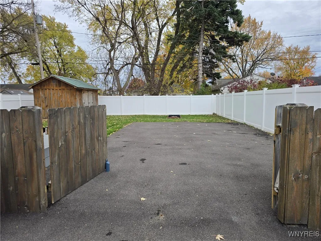 203 Edward Street, North Tonawanda, New York 14120, North Tonawanda, New York 14120, 4 Bedrooms Bedrooms, 7 Rooms Rooms,1 BathroomBathrooms,Residential,For Sale,203 Edward Street, North Tonawanda, New York 14120,0,B1649924