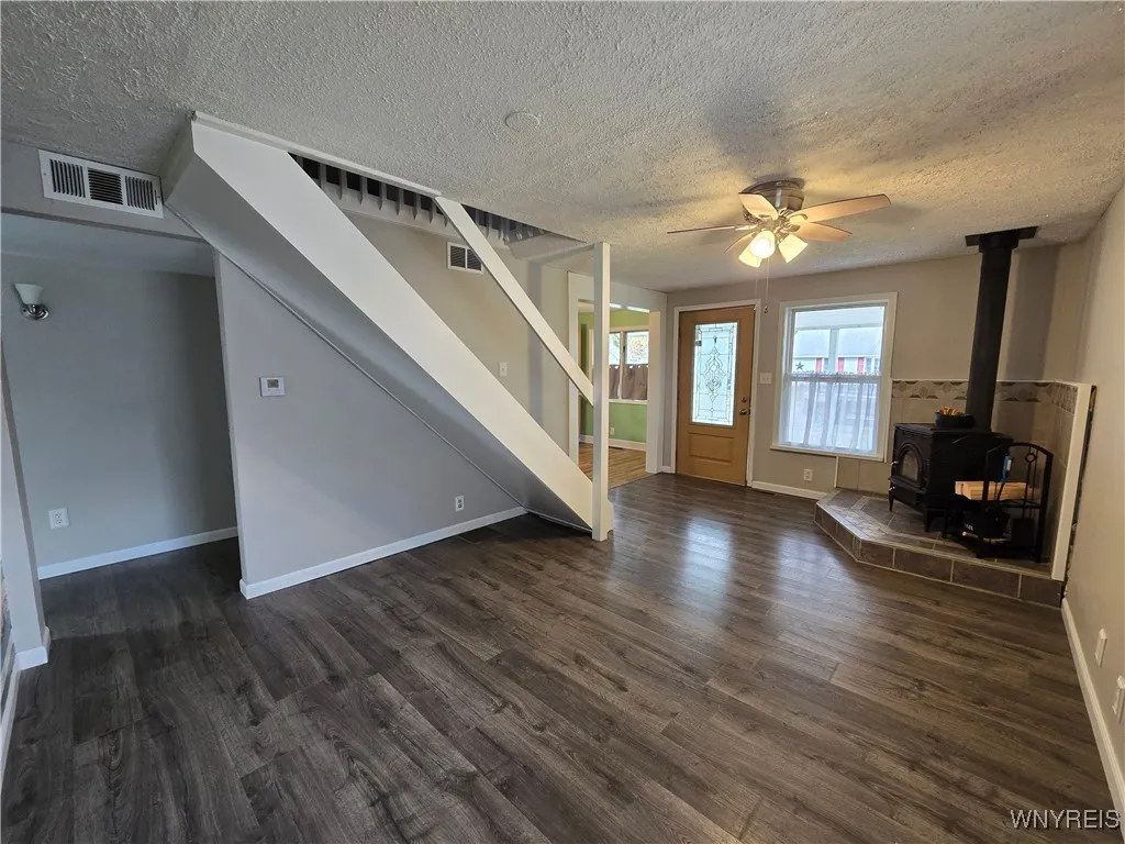 203 Edward Street, North Tonawanda, New York 14120, North Tonawanda, New York 14120, 4 Bedrooms Bedrooms, 7 Rooms Rooms,1 BathroomBathrooms,Residential,For Sale,203 Edward Street, North Tonawanda, New York 14120,0,B1649924