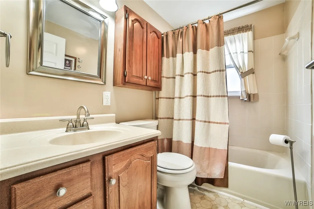210 Pickford Avenue, Tonawanda, New York 14223, Tonawanda, New York 14223, 3 Bedrooms Bedrooms, 10 Rooms Rooms,2 BathroomsBathrooms,Residential,For Sale,210 Pickford Avenue, Tonawanda, New York 14223,0,B1649732
