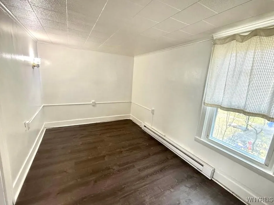 300 Springville Avenue 2, Amherst, New York 14226, Amherst, New York 14226, 1 Bedroom Bedrooms, 4 Rooms Rooms,1 BathroomBathrooms,Residential Lease,For Rent,300 Springville Avenue 2, Amherst, New York 14226,0,B1649881