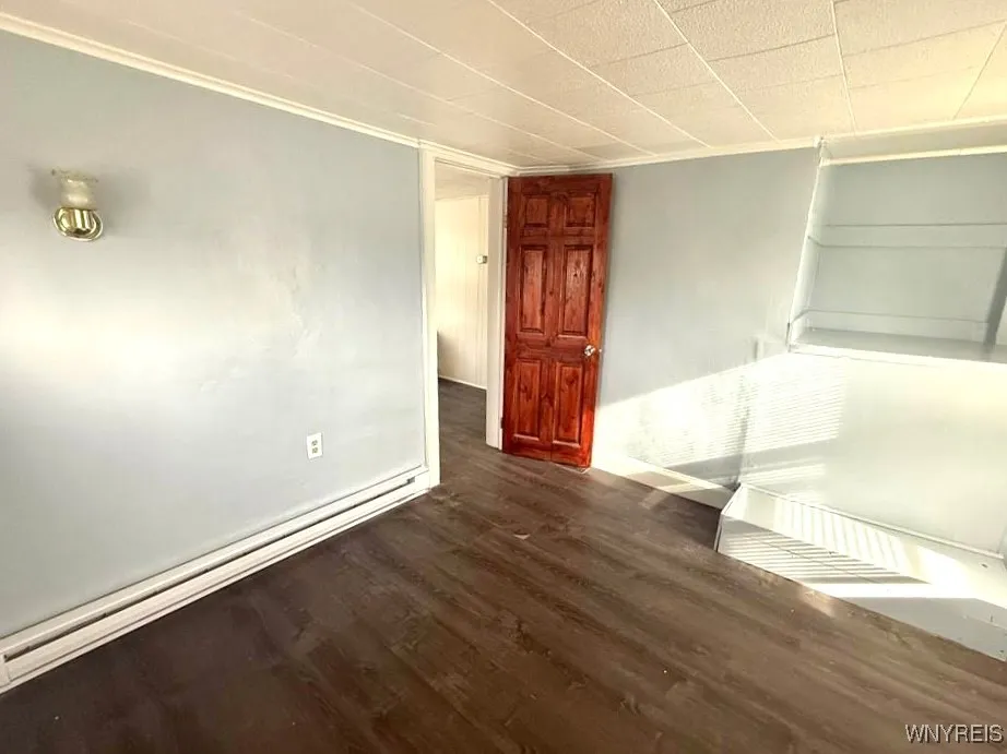 300 Springville Avenue 2, Amherst, New York 14226, Amherst, New York 14226, 1 Bedroom Bedrooms, 4 Rooms Rooms,1 BathroomBathrooms,Residential Lease,For Rent,300 Springville Avenue 2, Amherst, New York 14226,0,B1649881