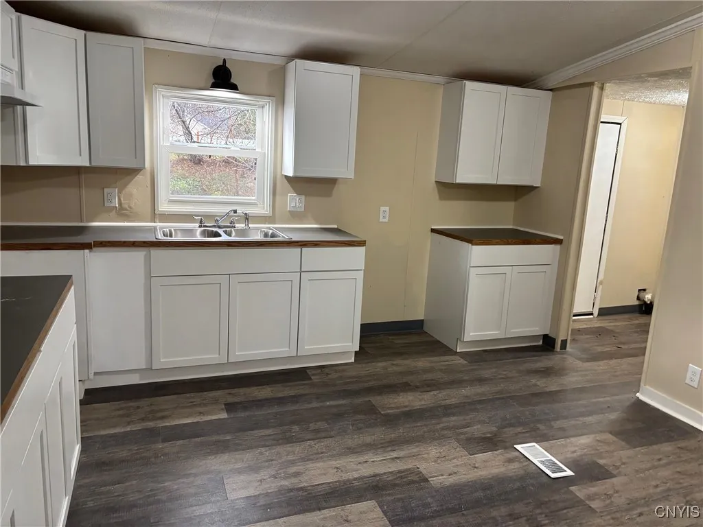 1 Mill Street, Kirkland, New York 13321, Kirkland, New York 13321, 3 Bedrooms Bedrooms, 7 Rooms Rooms,2 BathroomsBathrooms,Residential,For Sale,1 Mill Street, Kirkland, New York 13321,0,S1649866