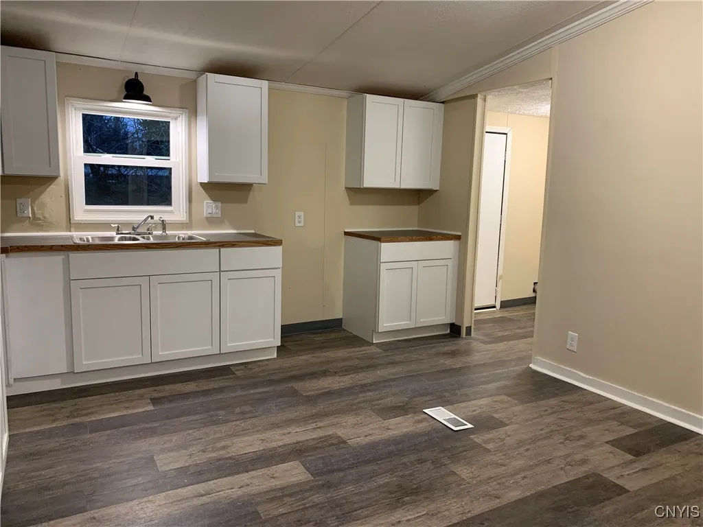 1 Mill Street, Kirkland, New York 13321, Kirkland, New York 13321, 3 Bedrooms Bedrooms, 7 Rooms Rooms,2 BathroomsBathrooms,Residential,For Sale,1 Mill Street, Kirkland, New York 13321,0,S1649866