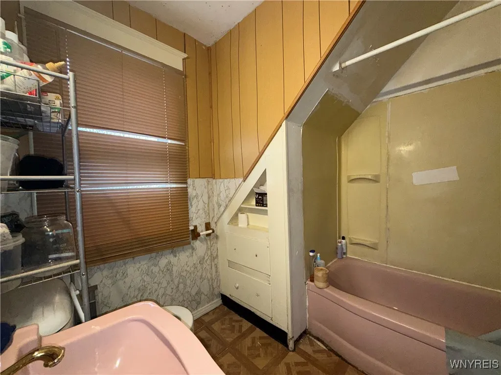 216 Lasalle Avenue, Buffalo, New York 14214, Buffalo, New York 14214, 4 Bedrooms Bedrooms, 6 Rooms Rooms,2 BathroomsBathrooms,Residential,For Sale,216 Lasalle Avenue, Buffalo, New York 14214,0,B1648579