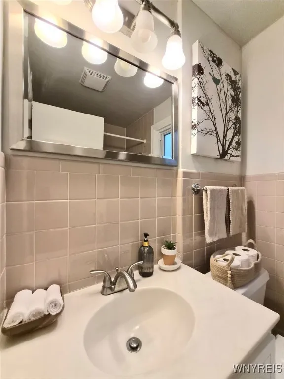 30 Manlon, Cheektowaga, New York 14225, Cheektowaga, New York 14225, 3 Bedrooms Bedrooms, 6 Rooms Rooms,2 BathroomsBathrooms,Residential Lease,For Rent,30 Manlon, Cheektowaga, New York 14225,0,B1649851