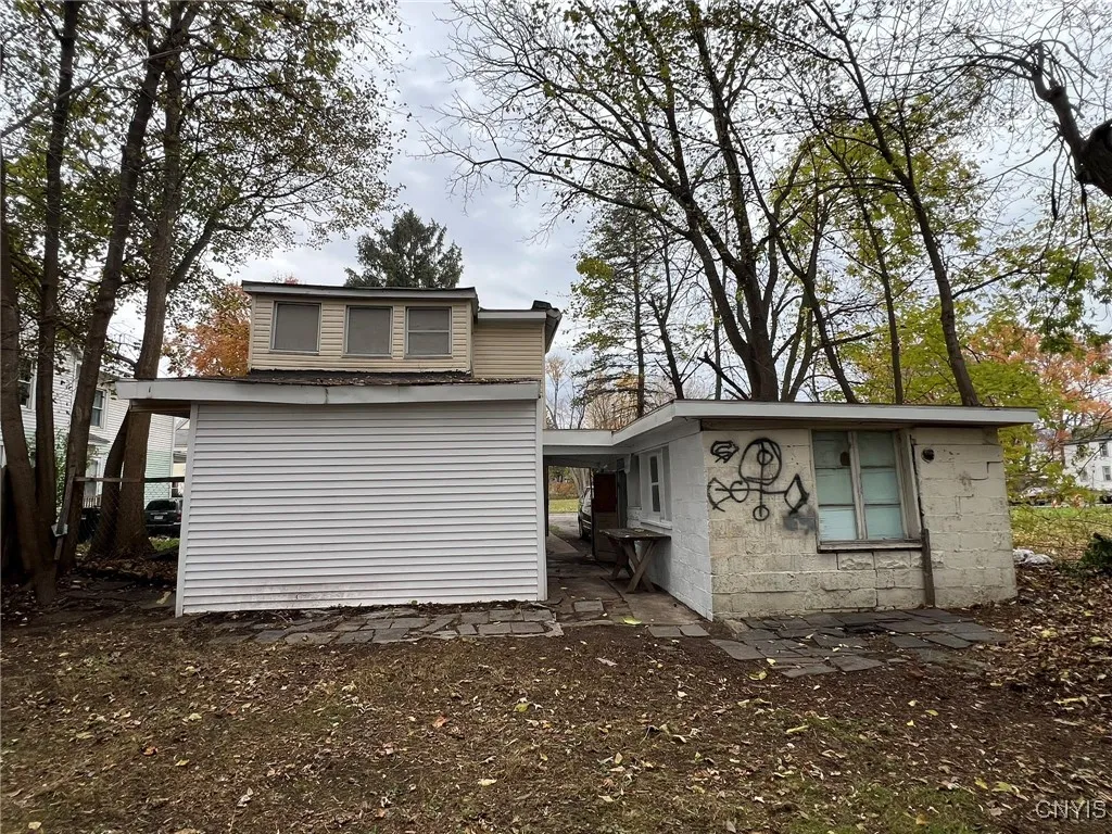 241 Fitch Street, Syracuse, New York 13204, Syracuse, New York 13204, 7 Bedrooms Bedrooms, ,2 BathroomsBathrooms,Residential,For Sale,241 Fitch Street, Syracuse, New York 13204,0,S1649959