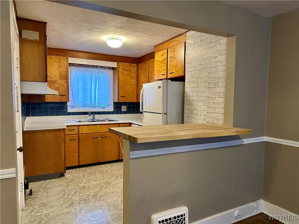 117 Shepard Avenue, Tonawanda, New York 14217, Tonawanda, New York 14217, 2 Bedrooms Bedrooms, 6 Rooms Rooms,1 BathroomBathrooms,Residential Lease,For Rent,117 Shepard Avenue, Tonawanda, New York 14217,0,B1649568