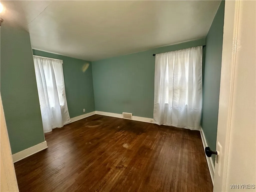 117 Shepard Avenue, Tonawanda, New York 14217, Tonawanda, New York 14217, 2 Bedrooms Bedrooms, 6 Rooms Rooms,1 BathroomBathrooms,Residential Lease,For Rent,117 Shepard Avenue, Tonawanda, New York 14217,0,B1649568