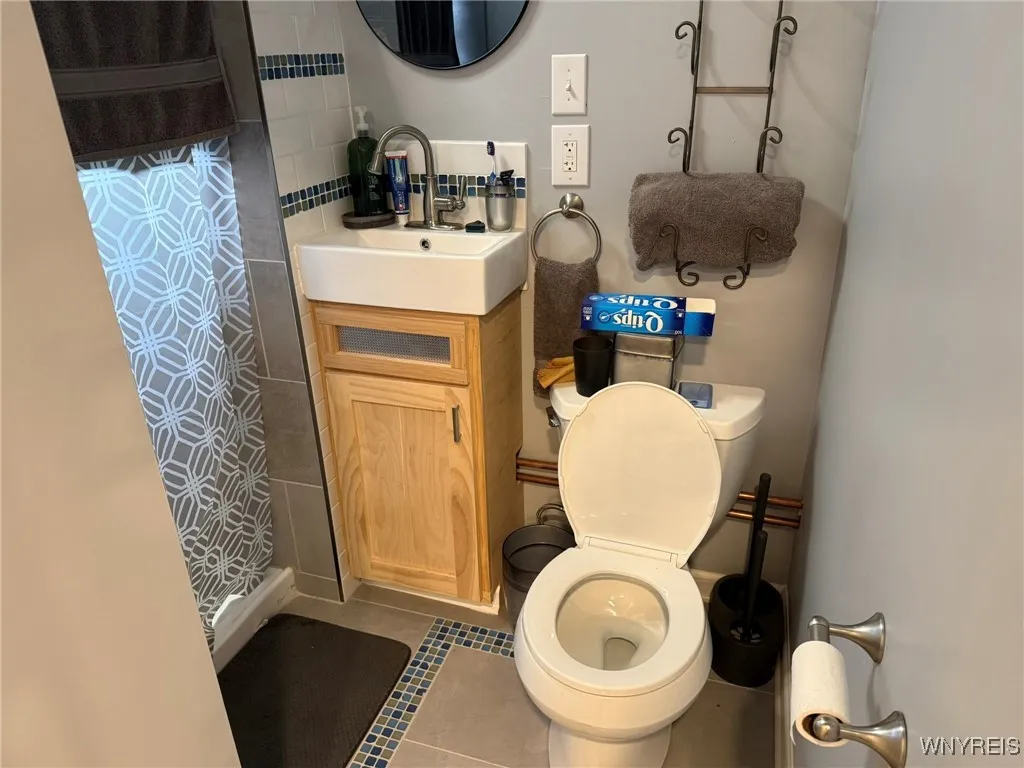 Garage Apartment Bathroom