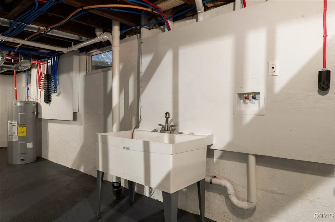 116 Riverview Parkway North, Rome, New York 13440, Rome, New York 13440, 3 Bedrooms Bedrooms, 6 Rooms Rooms,1 BathroomBathrooms,Residential,For Sale,116 Riverview Parkway North, Rome, New York 13440,0,S1648825