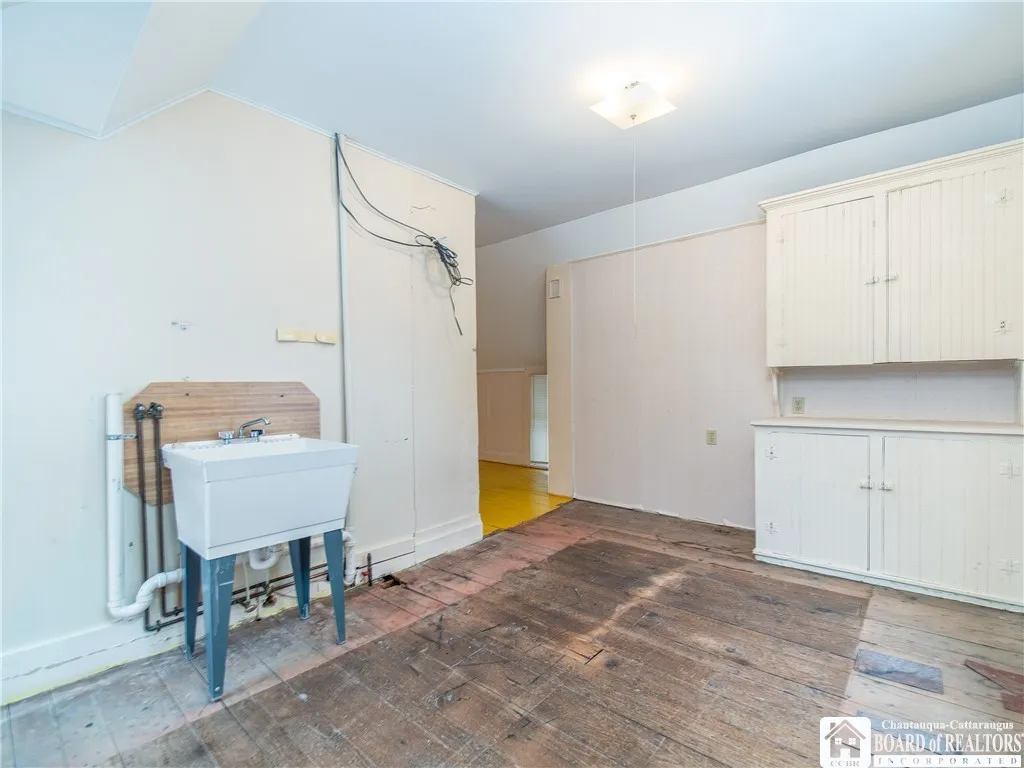 MAIDS QUARTERS / BEDROOM