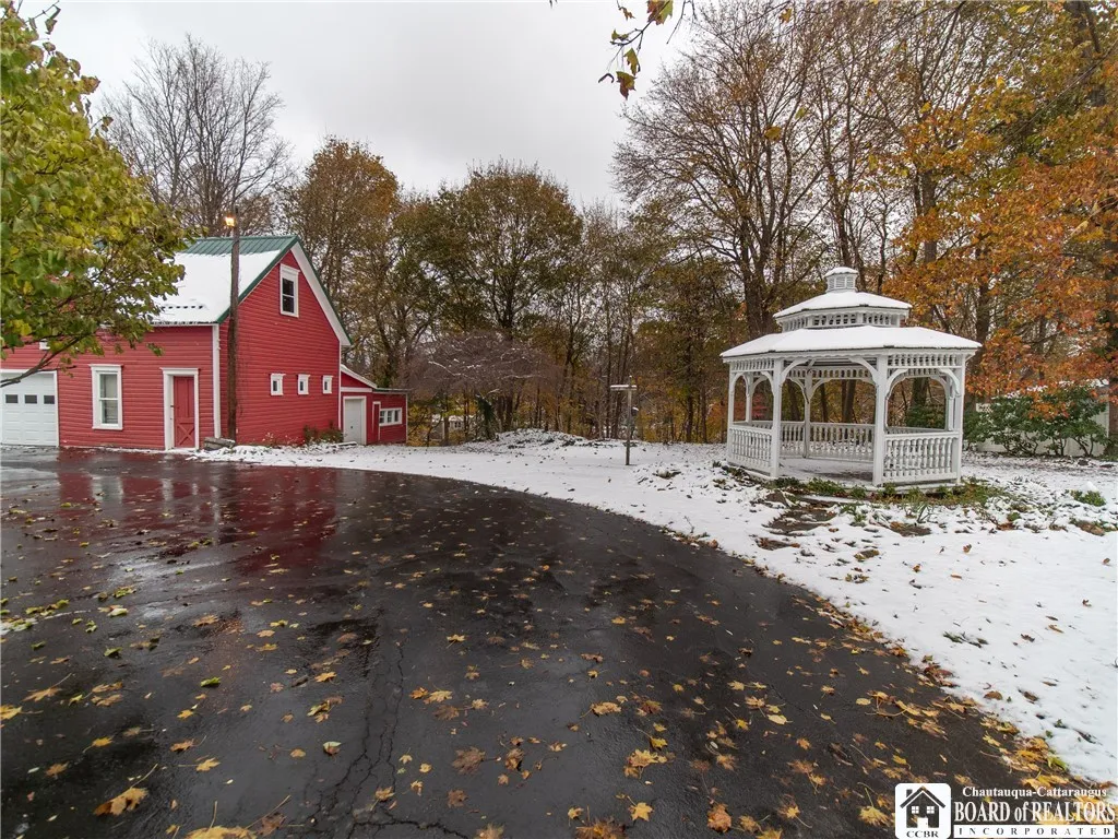 BARN / GAZEBO / SMALL POND / TRY TO FIND IT