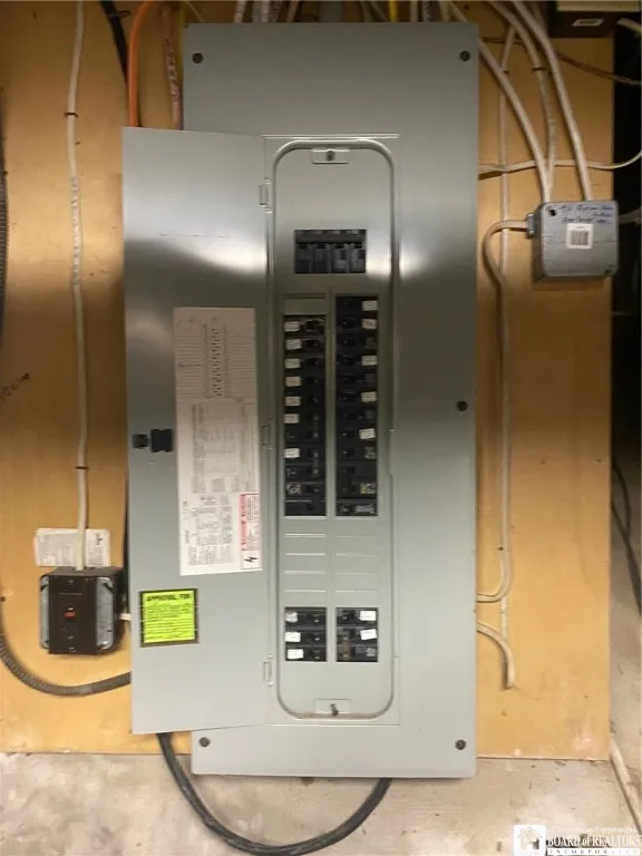 ELECTRIC UPDATED THRUGH THE HOME