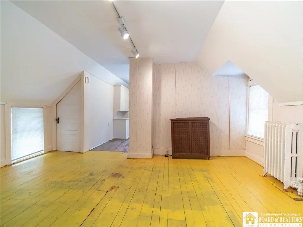 MAIDS QUARTERS / BEDROOM